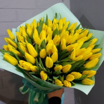 Желтые тюльпаны в оформлени: фото. Мир цветов Киров