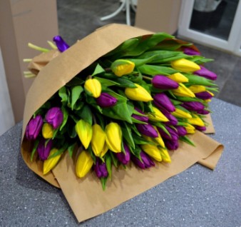 Букет желто-фиолетовые тюльпаны: фото. Мир цветов Киров