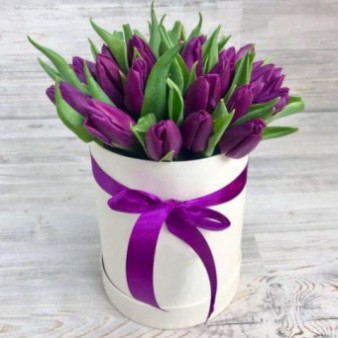 Сиреневые тюльпаны в коробке: фото. Мир цветов Киров