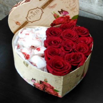 Коробка Сердце с конфетами: фото. Мир цветов Киров